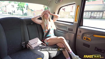 Fake Taxi Sexy rubia con curvas bomba follando con un taxista camino al aeropuerto - VIDEOS PORNO PRIVADOS